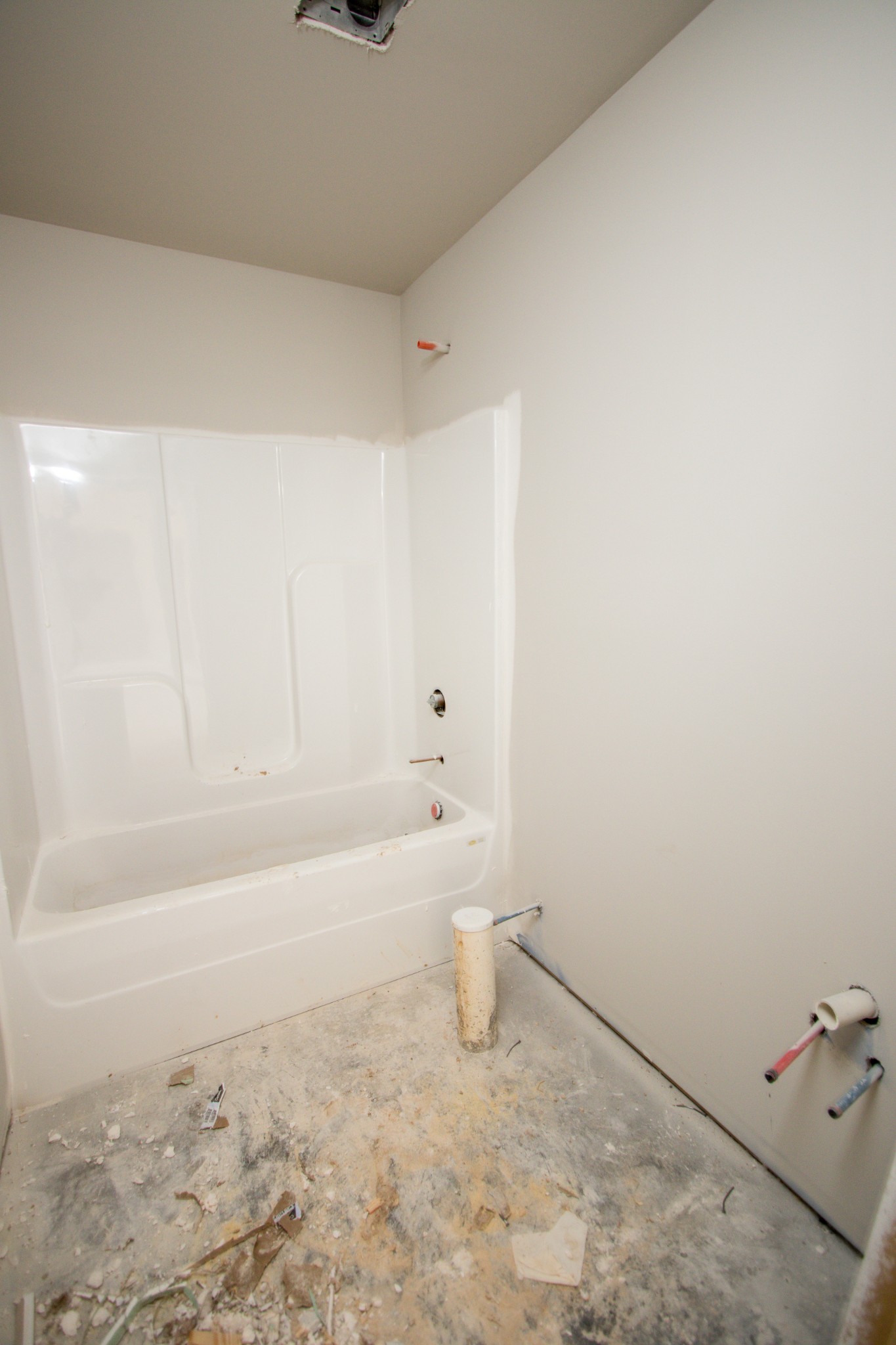 3068 Maple Grove Road Dickson, TN 37055 - Photo 12 of 14 a bathroom with a bathtub and toilet