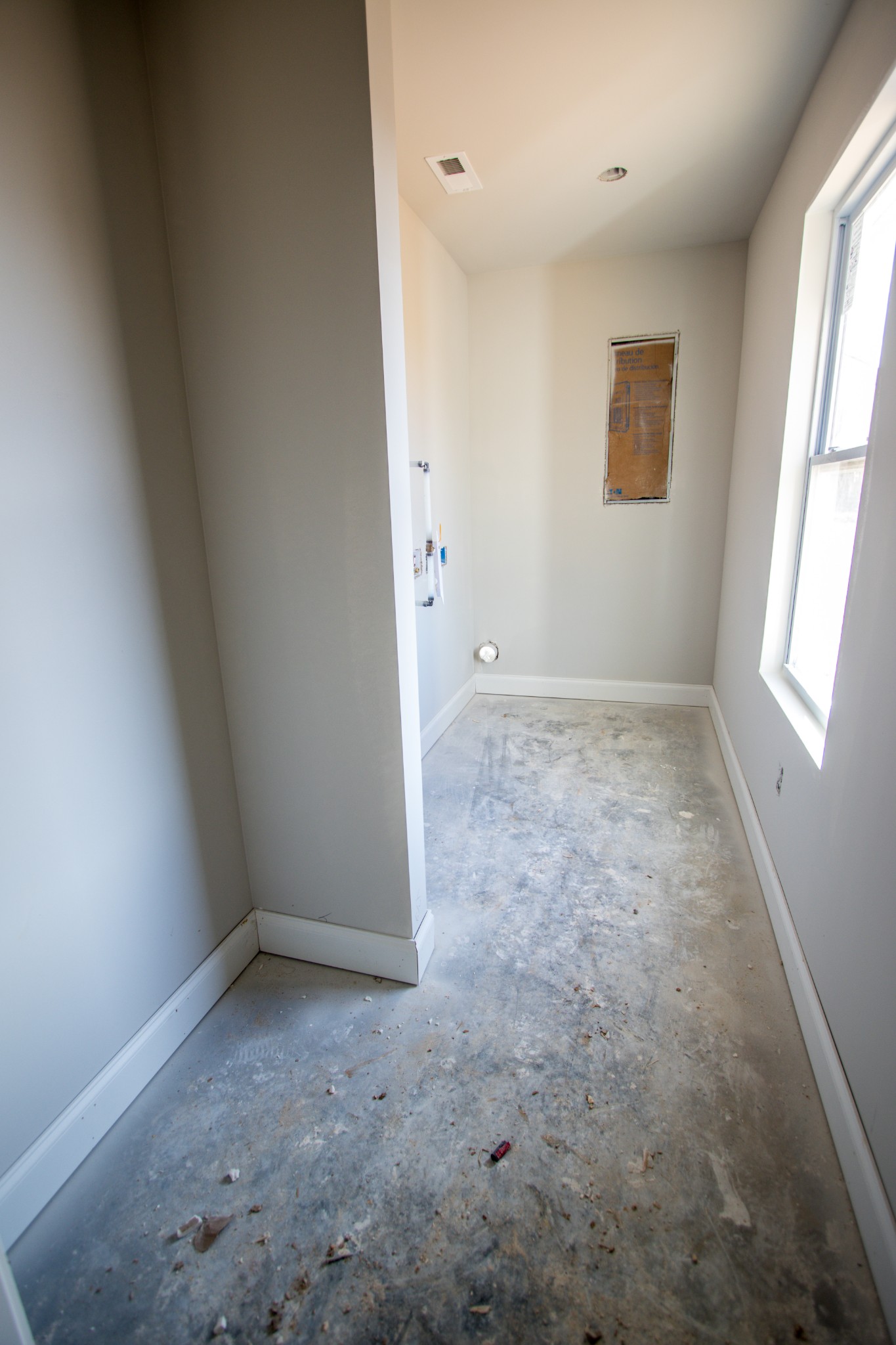 3068 Maple Grove Road Dickson, TN 37055 - Photo 14 of 14 an empty room with windows