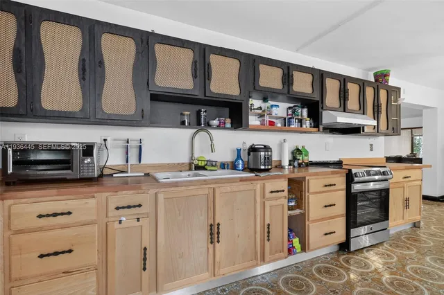 $4,850 | 135 South Drive, Miami Springs, FL 33166