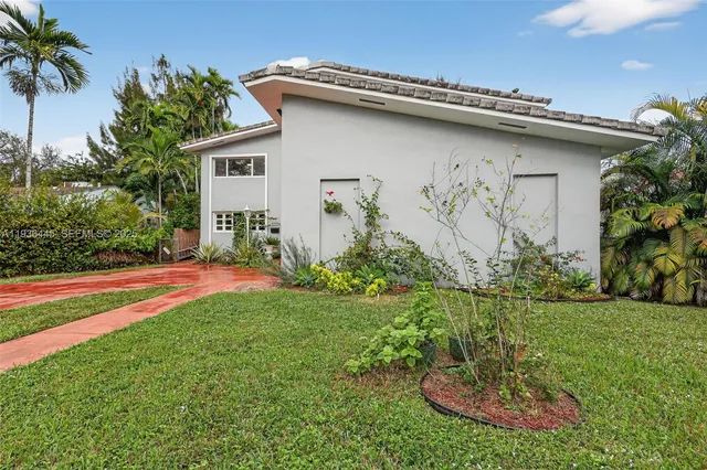 $4,850 | 135 South Drive, Miami Springs, FL 33166