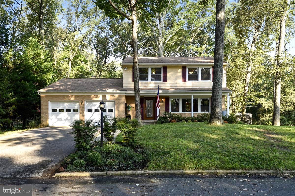 102 Stauffer Road in Water Priv. Oakleigh Forest