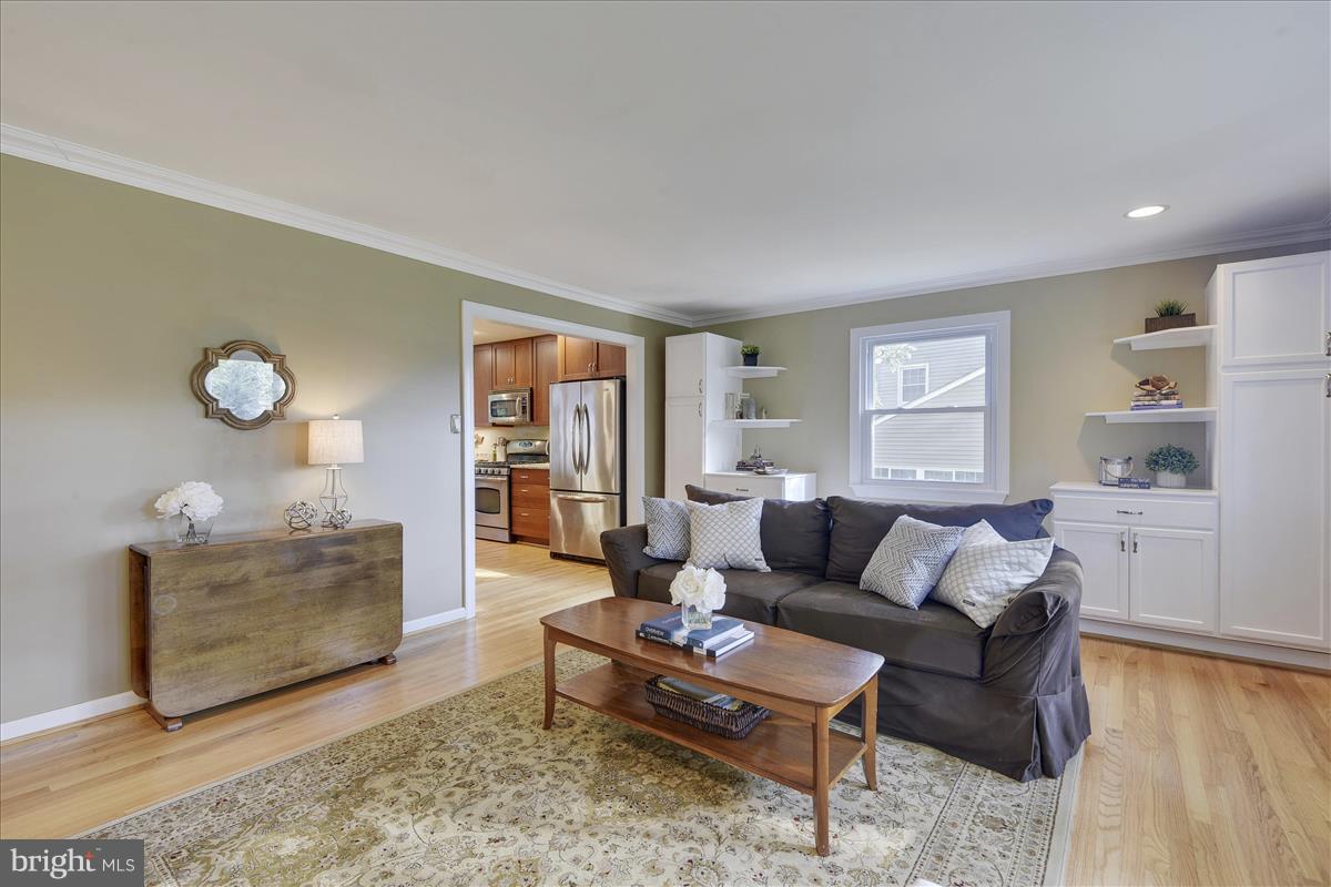 102 Stauffer Road Severna Park, MD 21146 - Photo 9 of 27 Living Room
