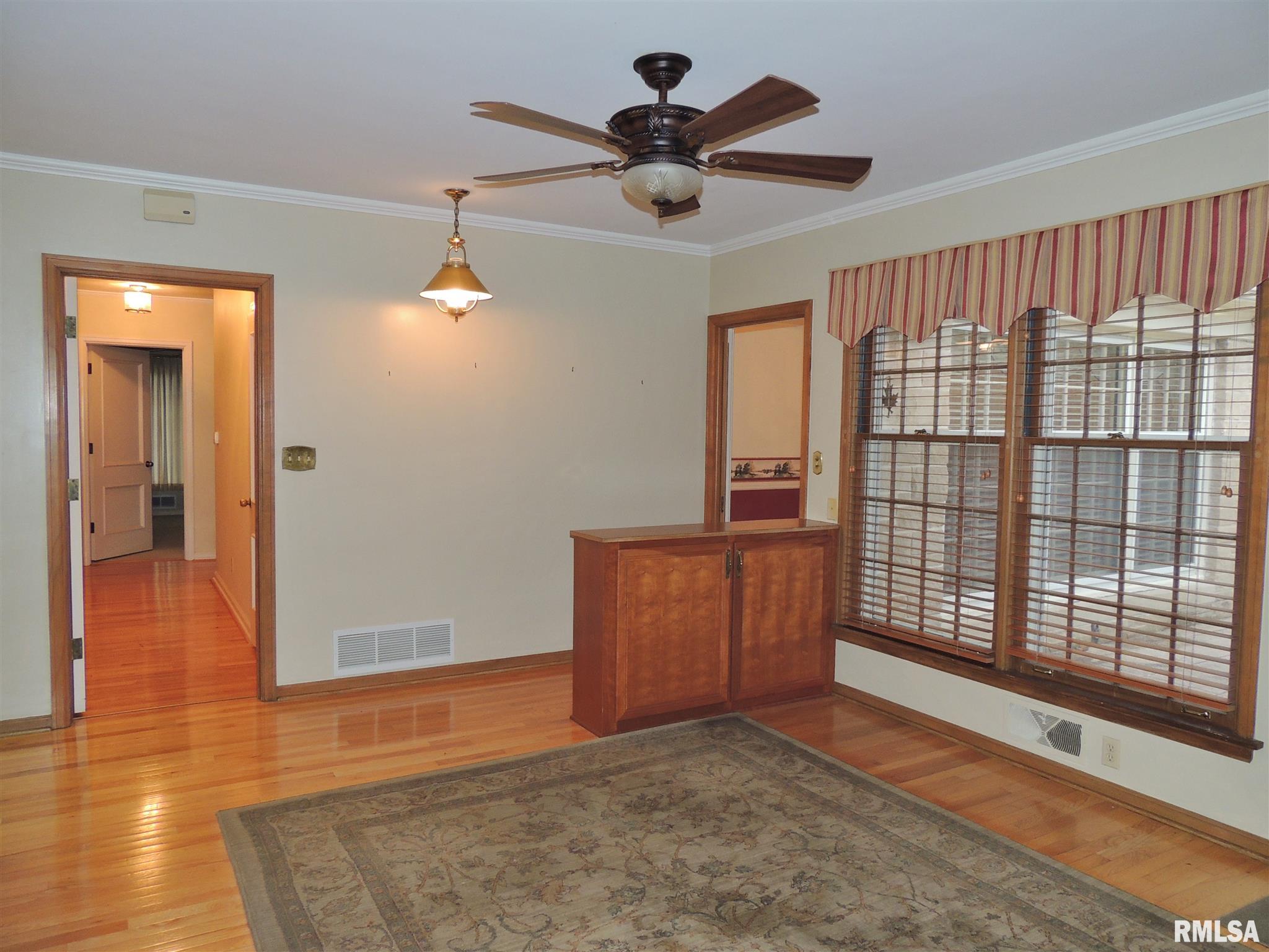 2111 Fairhaven Road Davenport, IA 52803 - Photo 13 of 32 Gallery Image 13