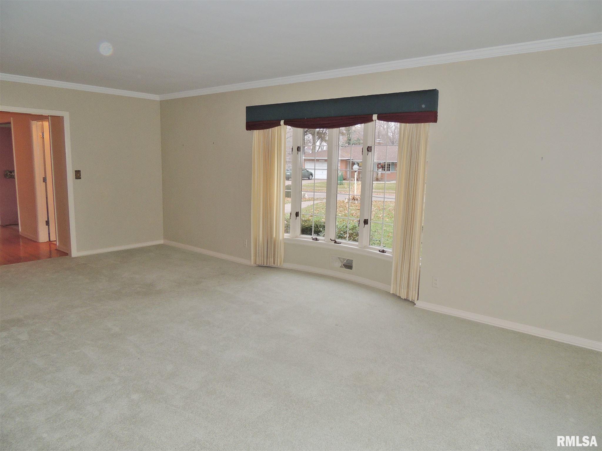 2111 Fairhaven Road Davenport, IA 52803 - Photo 16 of 32 Gallery Image 16