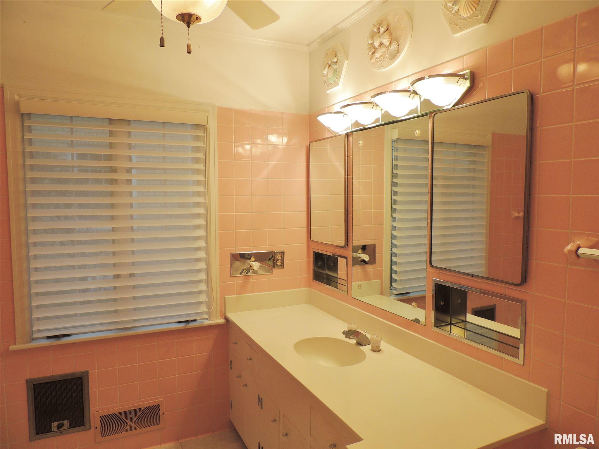 2111 Fairhaven Road Davenport, IA 52803 - Photo 23 of 32 Gallery Image 23