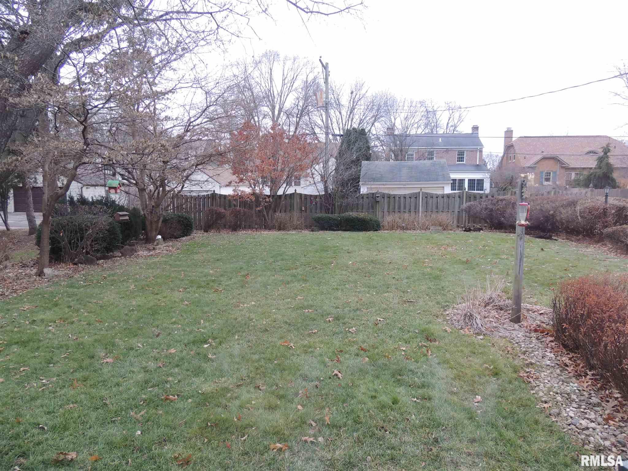 2111 Fairhaven Road Davenport, IA 52803 - Photo 4 of 32 Gallery Image 4