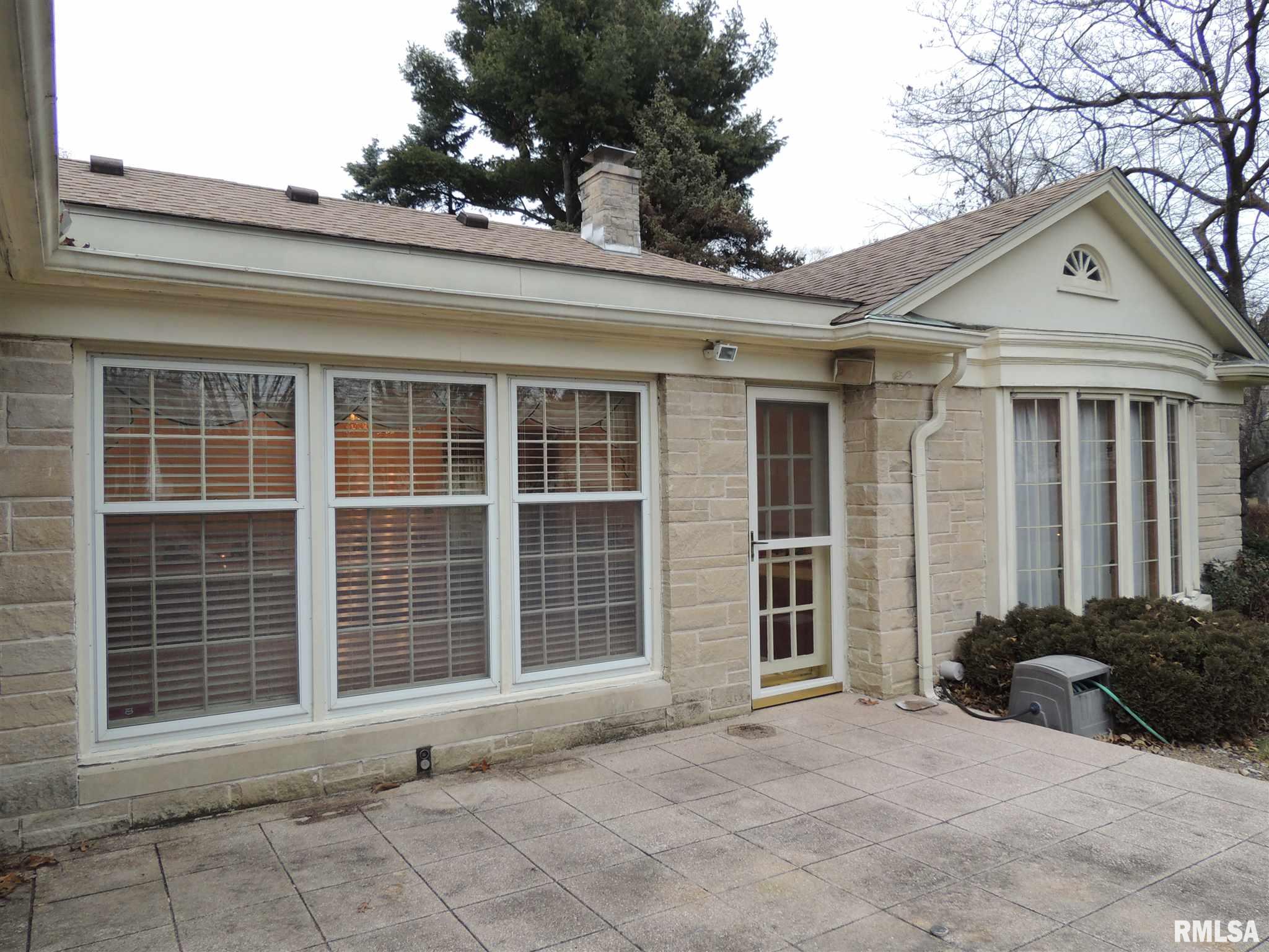 2111 Fairhaven Road Davenport, IA 52803 - Photo 5 of 32 Gallery Image 5