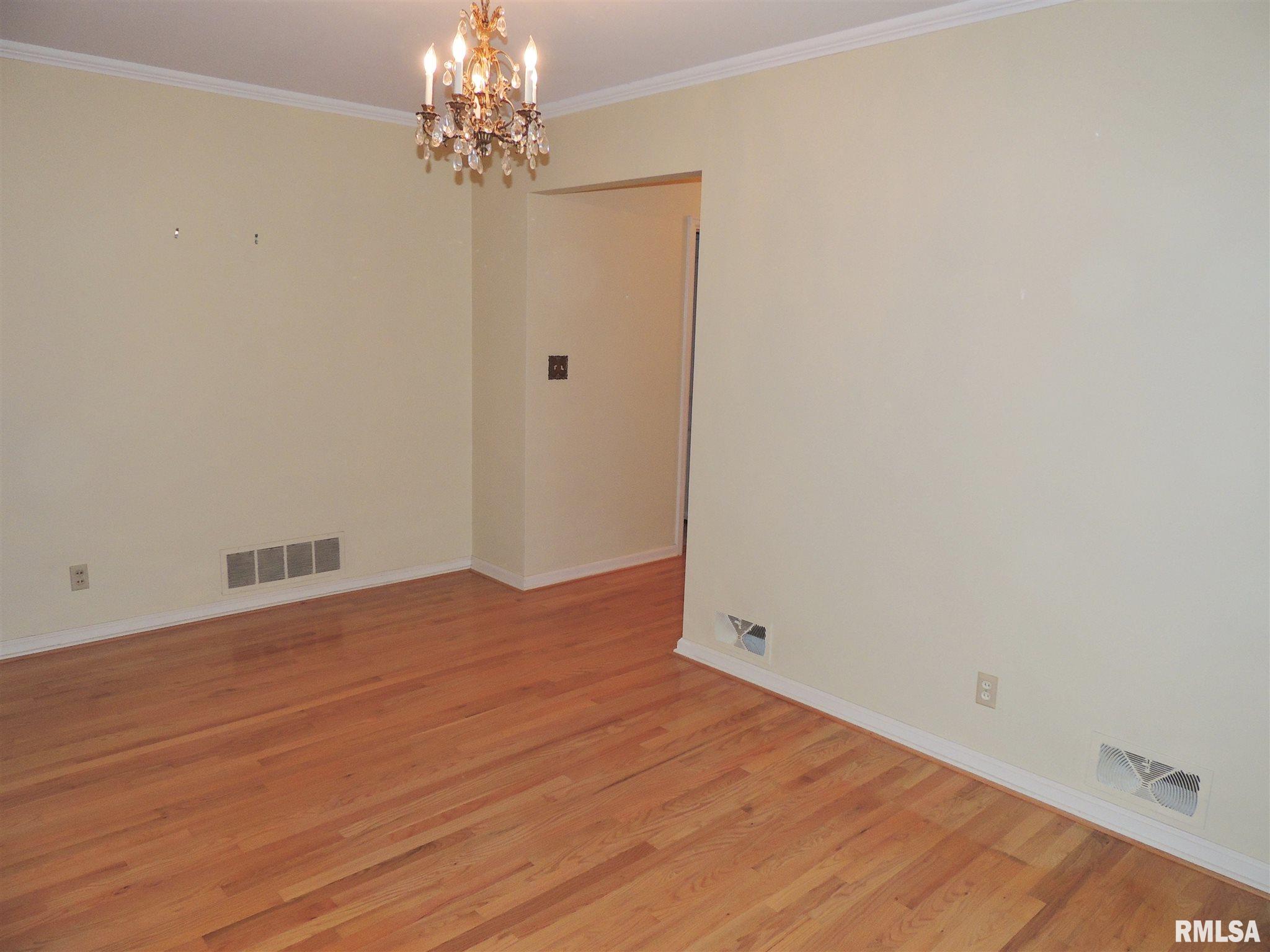 2111 Fairhaven Road Davenport, IA 52803 - Photo 6 of 32 Gallery Image 6