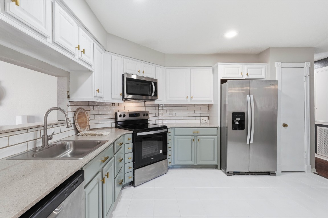 4506 Pineville Lane Spring, TX 77388 - Photo 17 of 36 Kitchen features sleek countertops and stainless steal appliances