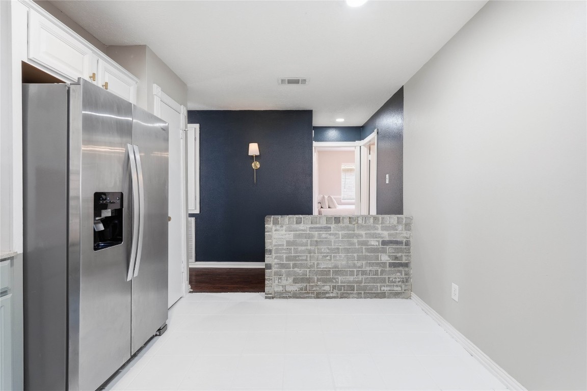 4506 Pineville Lane Spring, TX 77388 - Photo 19 of 36 Open kitchen layout with accent wall