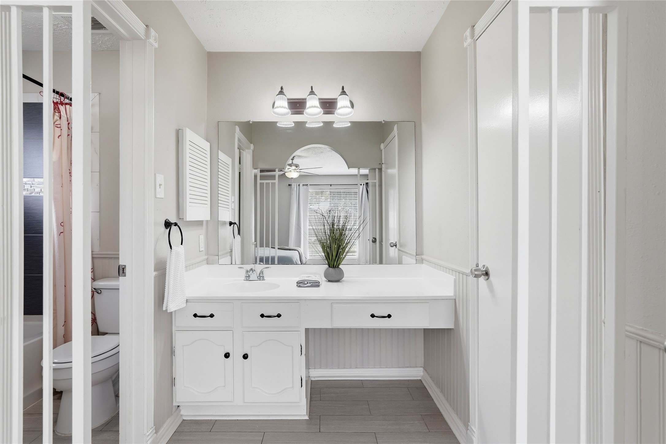 4506 Pineville Lane Spring, TX 77388 - Photo 25 of 36 Primary ensuite with built-in vanity