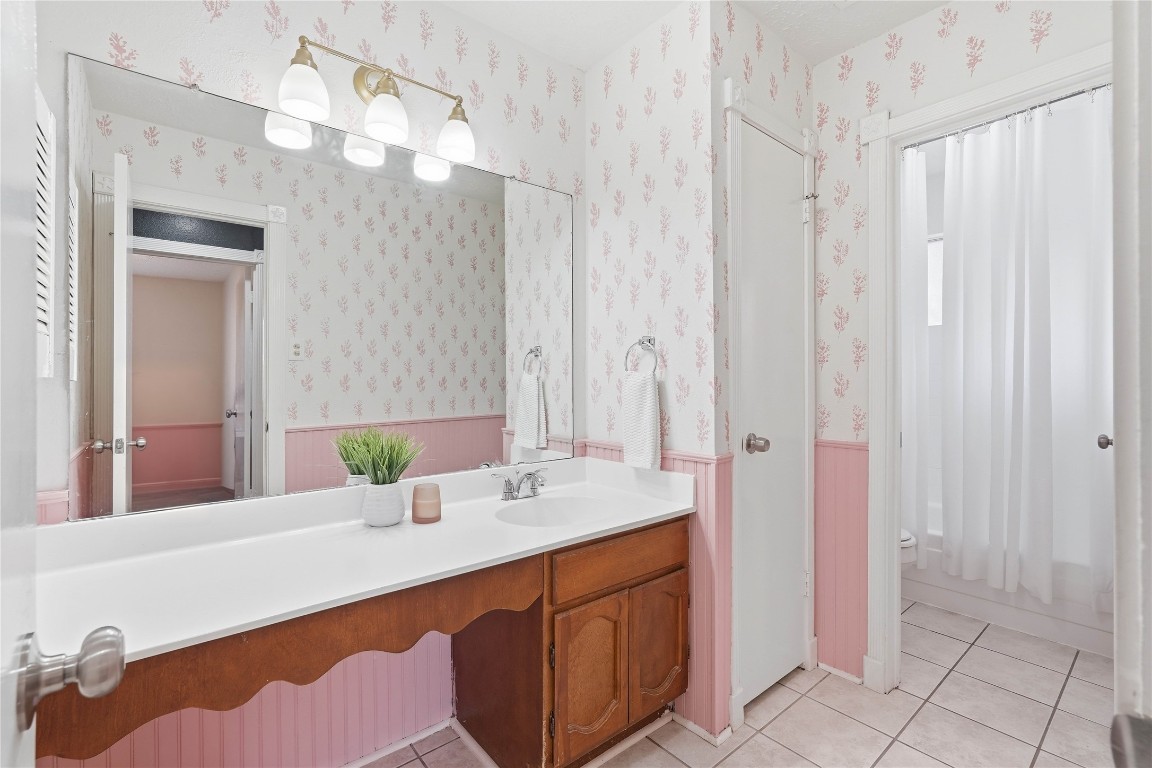 4506 Pineville Lane Spring, TX 77388 - Photo 30 of 36 a bathroom with a sink and a mirror