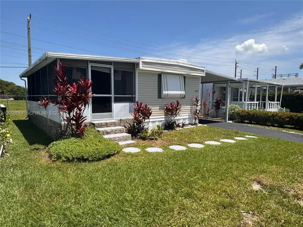 $2,525 | 2957 Southwest 54th Street, Dania Beach, FL 33312