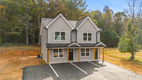 a view of a house with a yard