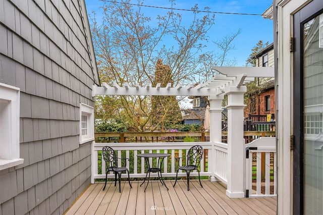 a front view of a residential houses with yard and parking