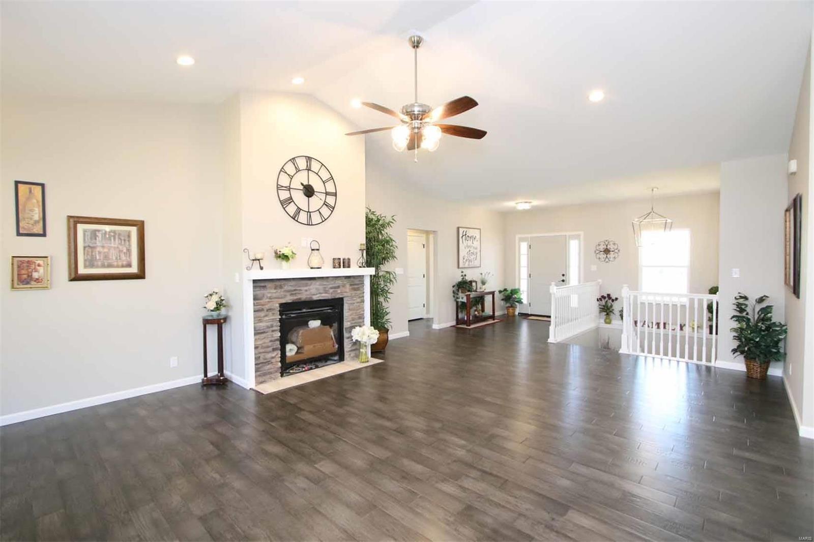 211 Carter Ridge Drive Highland, IL 62249 - Photo 3 of 44