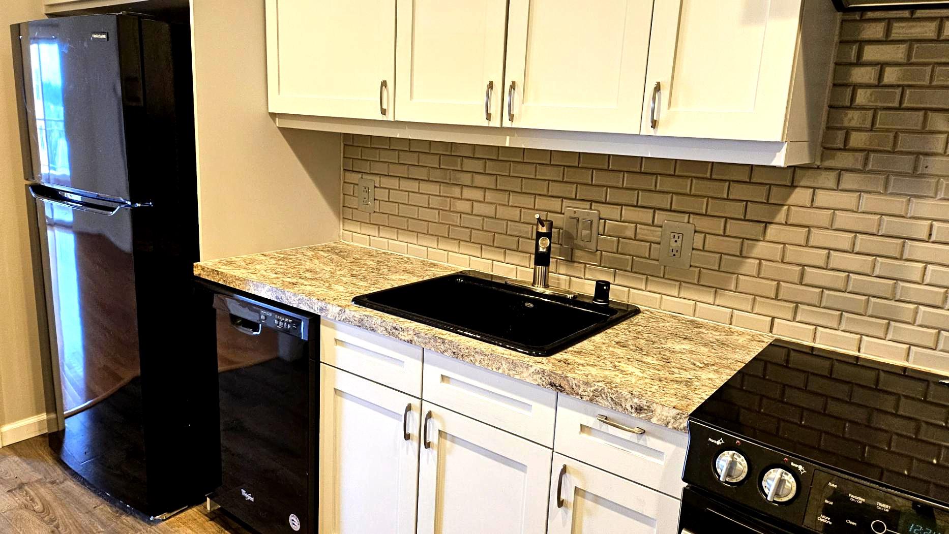 3801 Canterbury Road, Unit 703 Baltimore, MD 21218 - Photo 2 of 32 Modern kitchen - granite counters