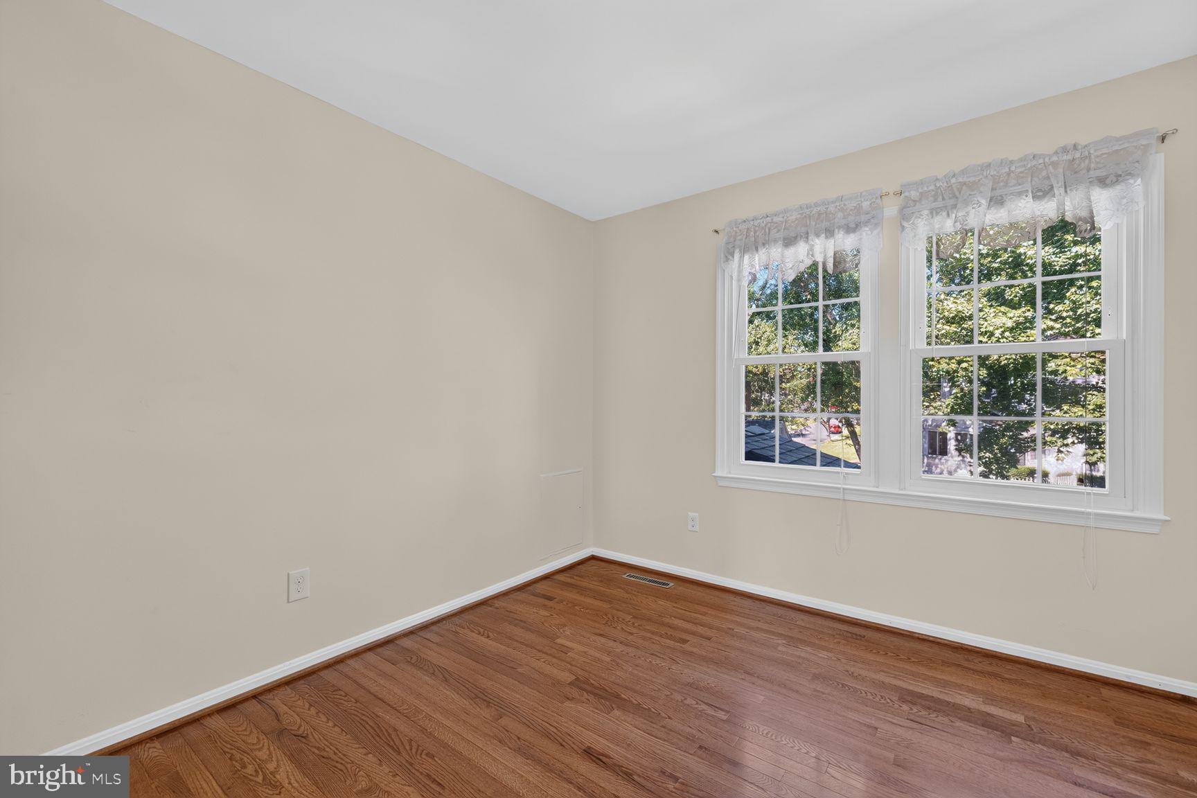 10 Treworthy Road Gaithersburg, MD 20878 - Photo 19 of 30 Upper Level Bedroom 3