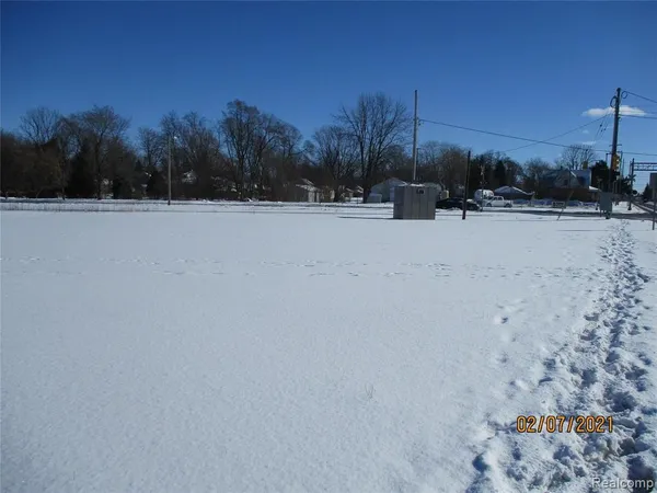 $99,000 | 915 Corunna Avenue, Owosso, MI 48867