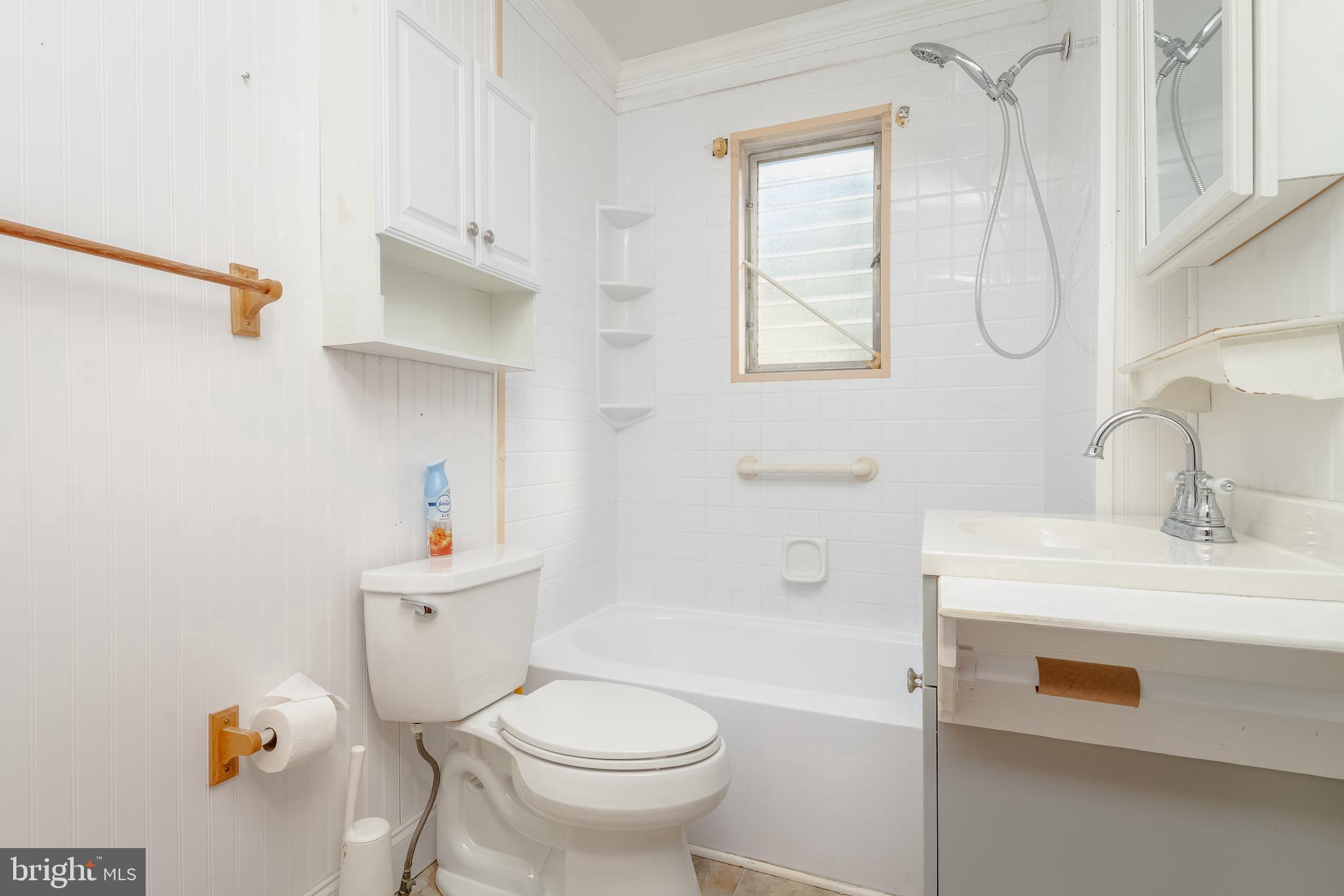 3202 Whiteway Road Sparrows Point, MD 21219 - Photo 15 of 45 Main level bath