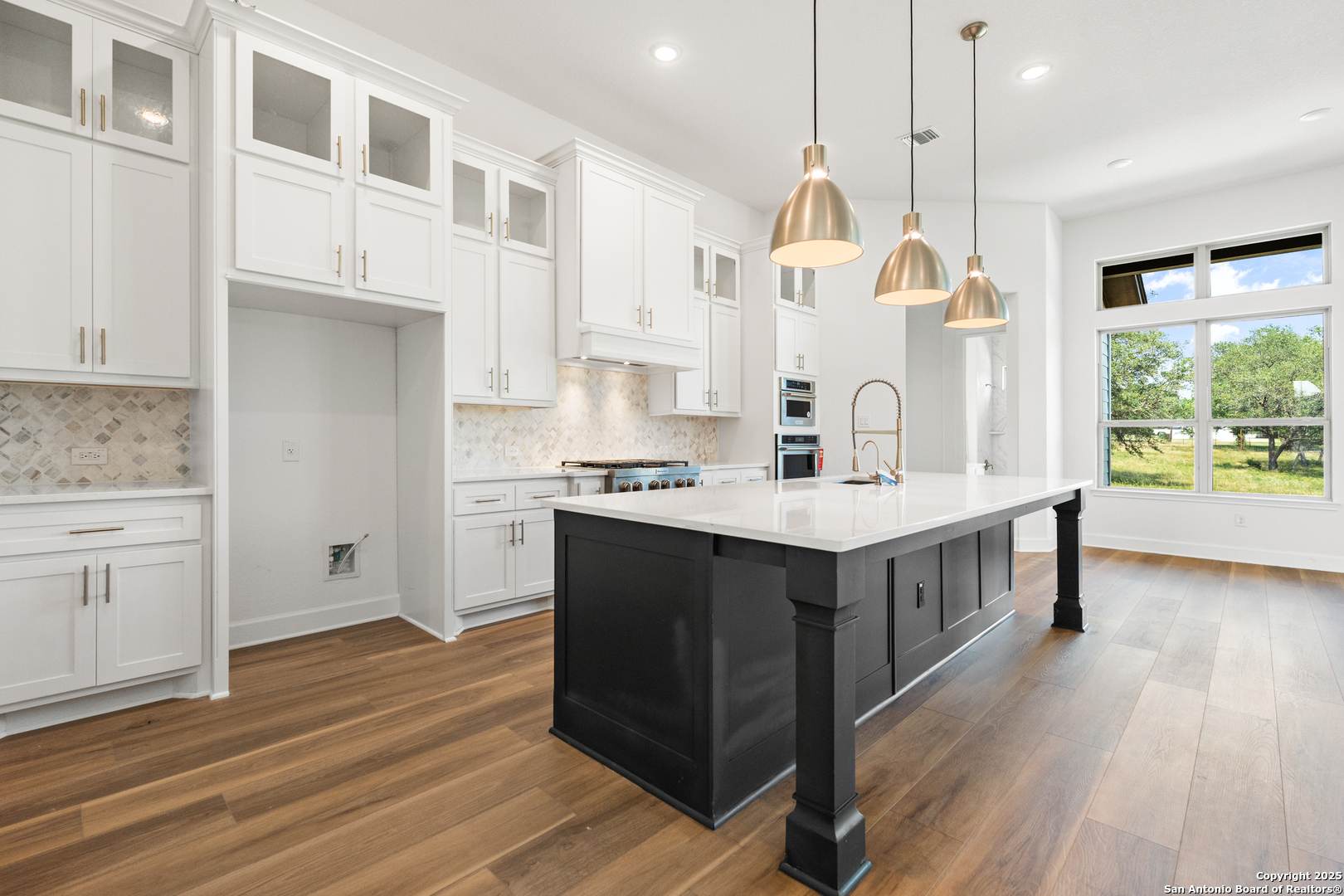 239 Legend Park Castroville, TX 78009 - Photo 10 of 21