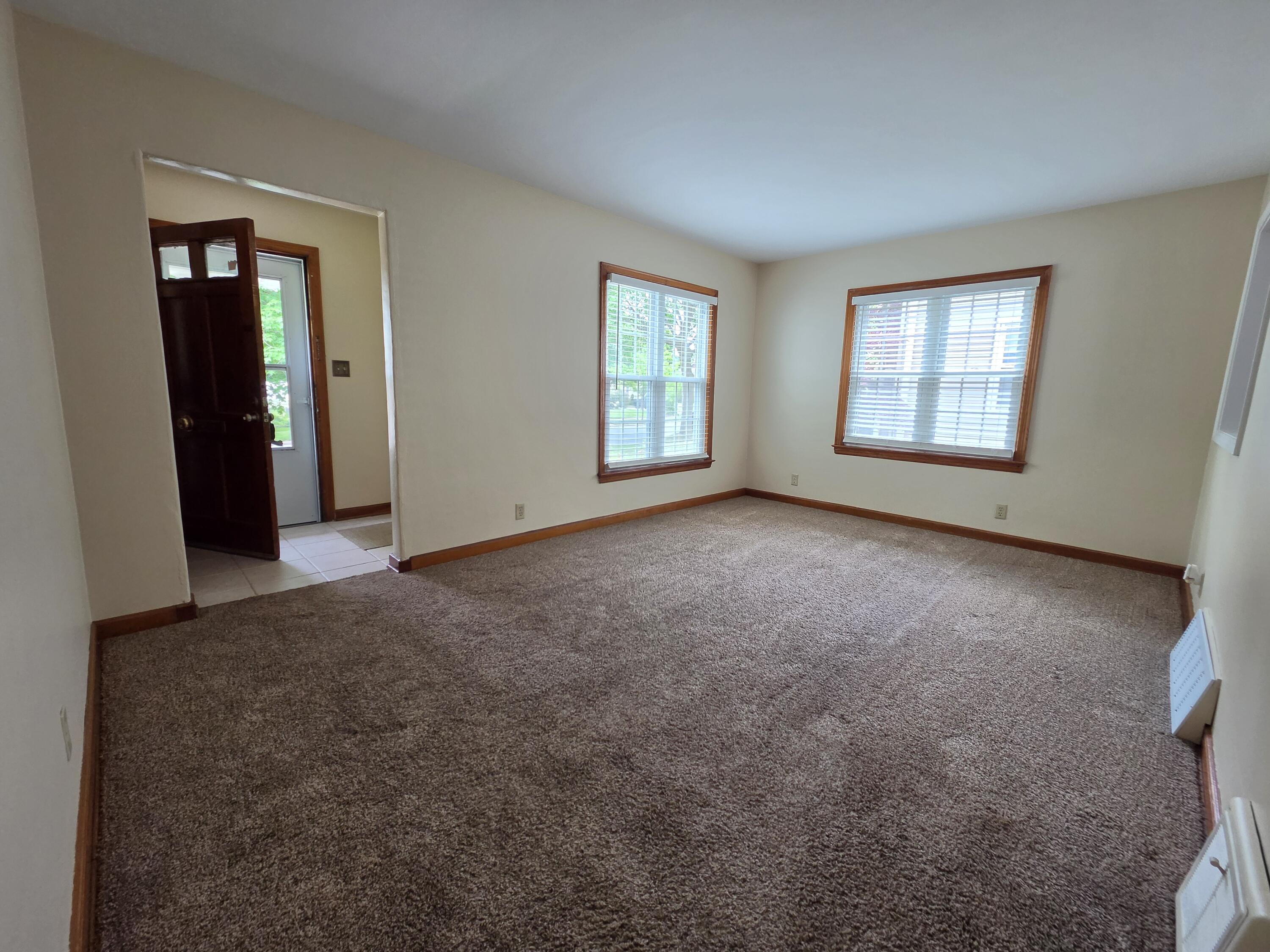 3265 South Burrell Street Milwaukee, WI 53207 - Photo 28 of 39 Living Room