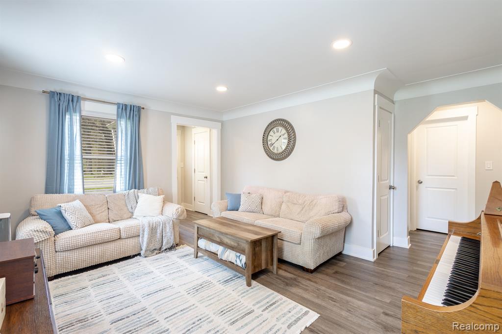 17921 Inkster Road Romulus, MI 48174 - Photo 5 of 28 Gallery Image 5