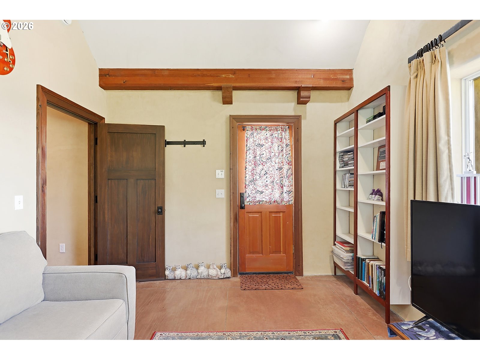 2015 Lonely Lane Mosier, OR 97040 - Photo 16 of 46 Bedroom