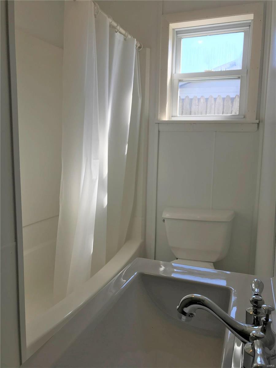 320 Maple Carrollton, IL 62016 - Photo 13 of 22 Gallery Image 13