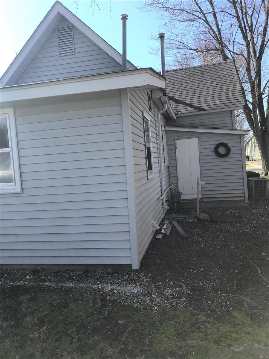 320 Maple Carrollton, IL 62016 - Photo 19 of 22 Gallery Image 19