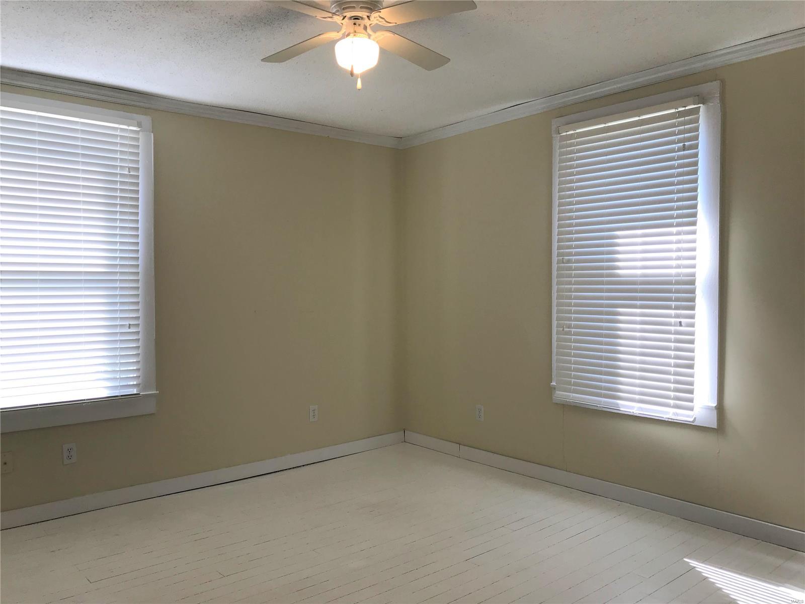 320 Maple Carrollton, IL 62016 - Photo 8 of 22 Gallery Image 8