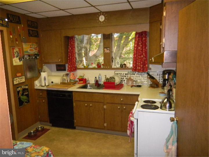 56 North Sproul Road Broomall, PA 19008 - Photo 6 of 10