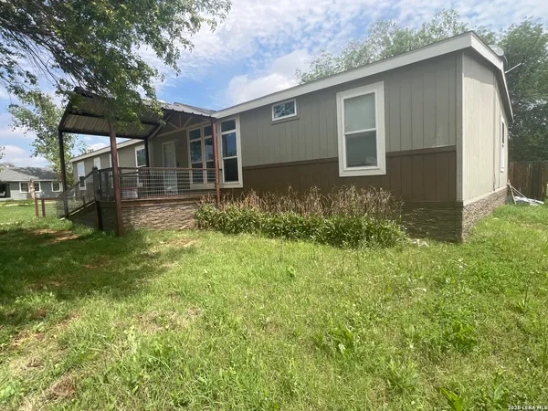 $200,000 | 803 Southeast Railroad Street, Bronte, TX 76933