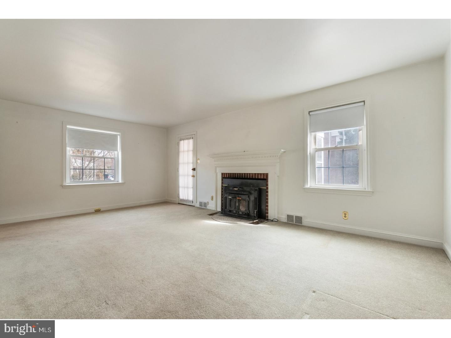 318 Brock Road Springfield, PA 19064 - Photo 11 of 23 Living Room