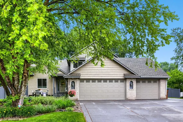 $469,900 | 7842 20th Street North, Oakdale, MN 55128