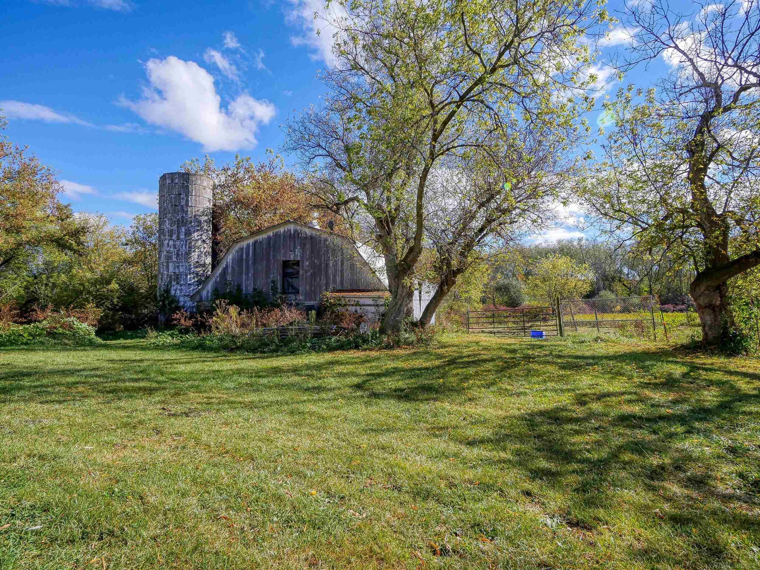 8706 Cork Road Avoca, MI 48006 - Photo 4 of 34