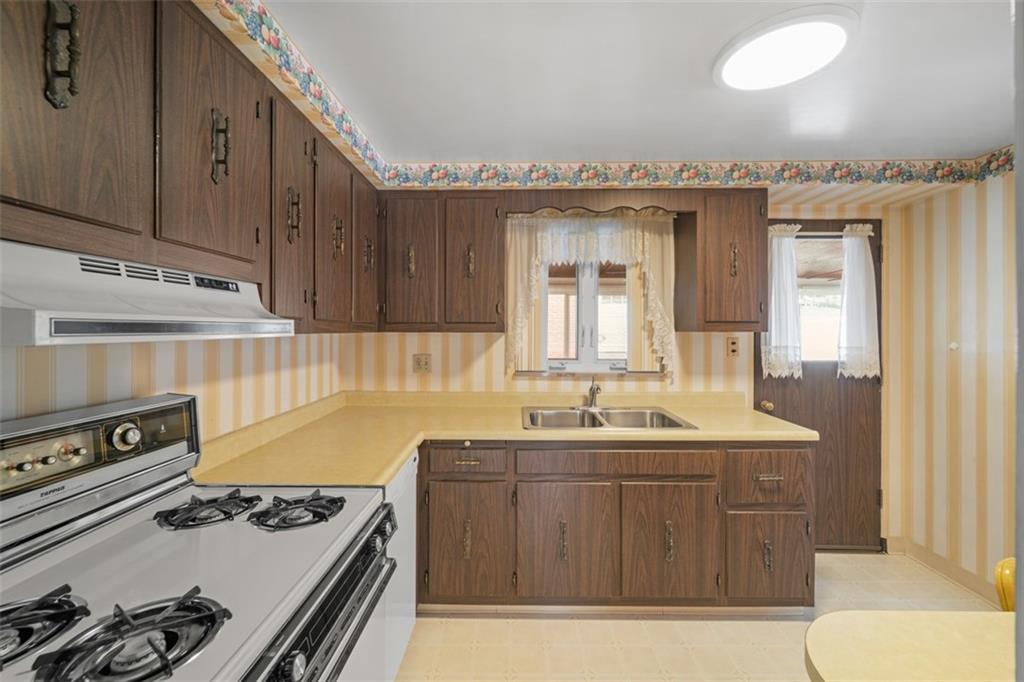 165 Cherrydell Drive Pittsburgh, PA 15220 - Photo 12 of 33