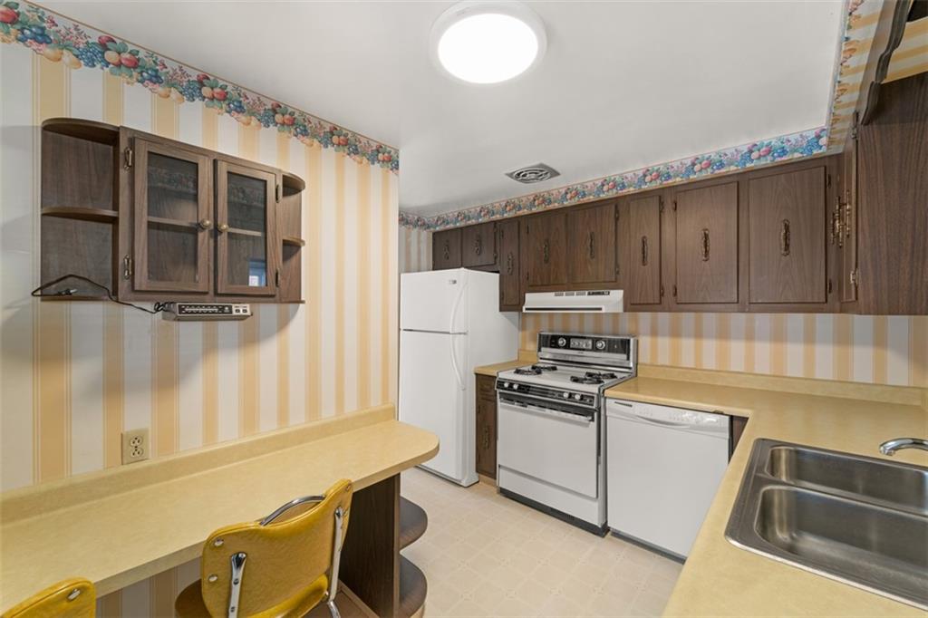 165 Cherrydell Drive Pittsburgh, PA 15220 - Photo 14 of 33