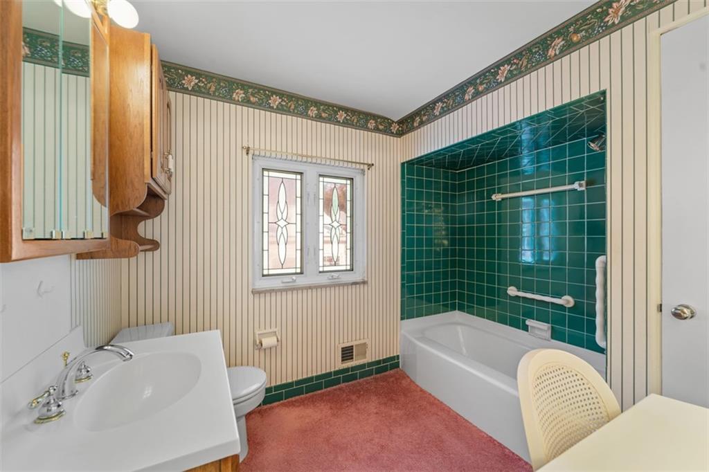 165 Cherrydell Drive Pittsburgh, PA 15220 - Photo 18 of 33 Large main bathroom on upper level.