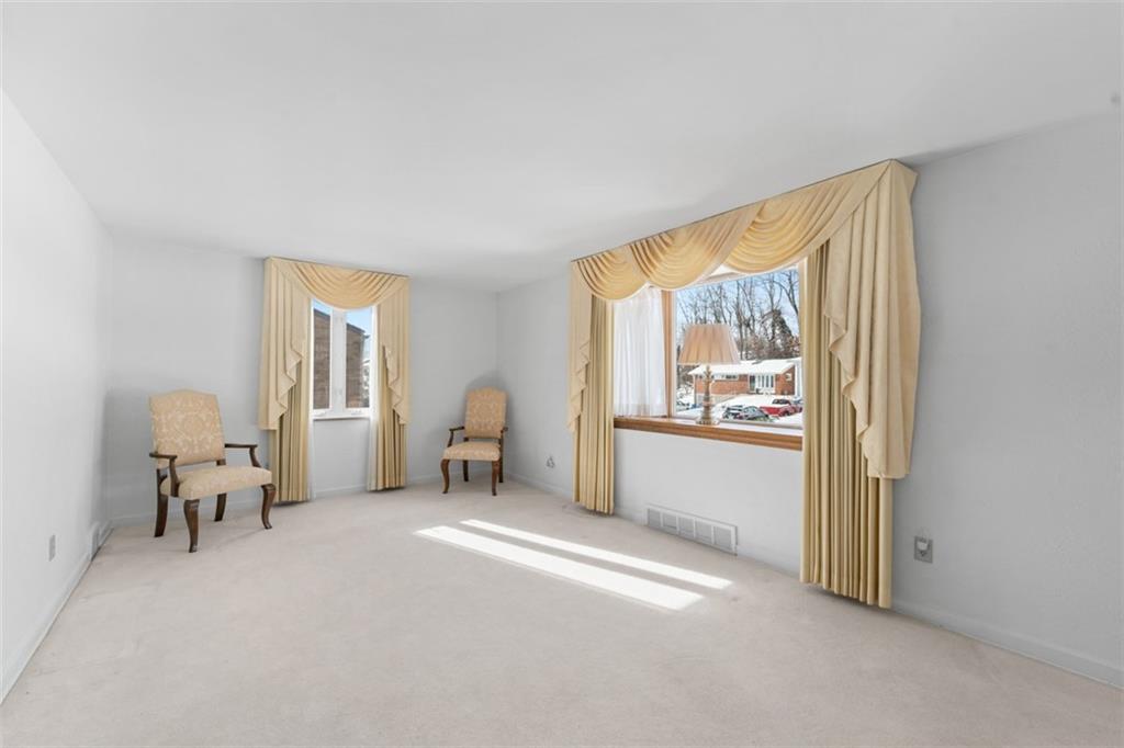 165 Cherrydell Drive Pittsburgh, PA 15220 - Photo 6 of 33