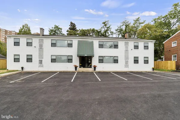 $3,000 | 100 West Taylor Run Parkway, Unit 6, Alexandria, VA 22314
