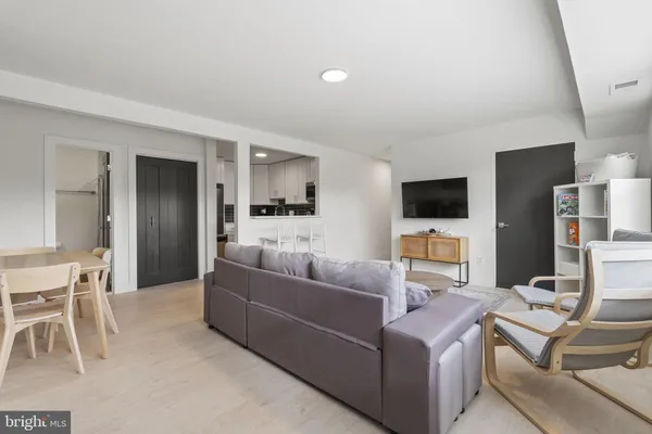 $3,000 | 100 West Taylor Run Parkway, Unit 6, Alexandria, VA 22314