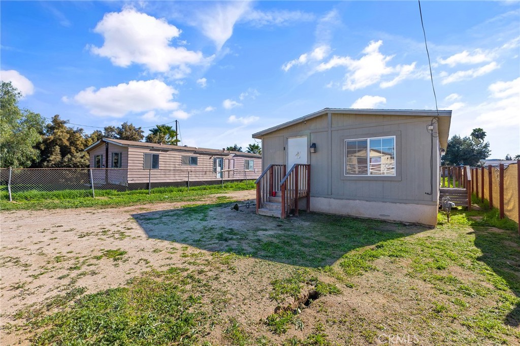 21285 Kinney Street Perris, CA 92570 - Photo 4 of 38