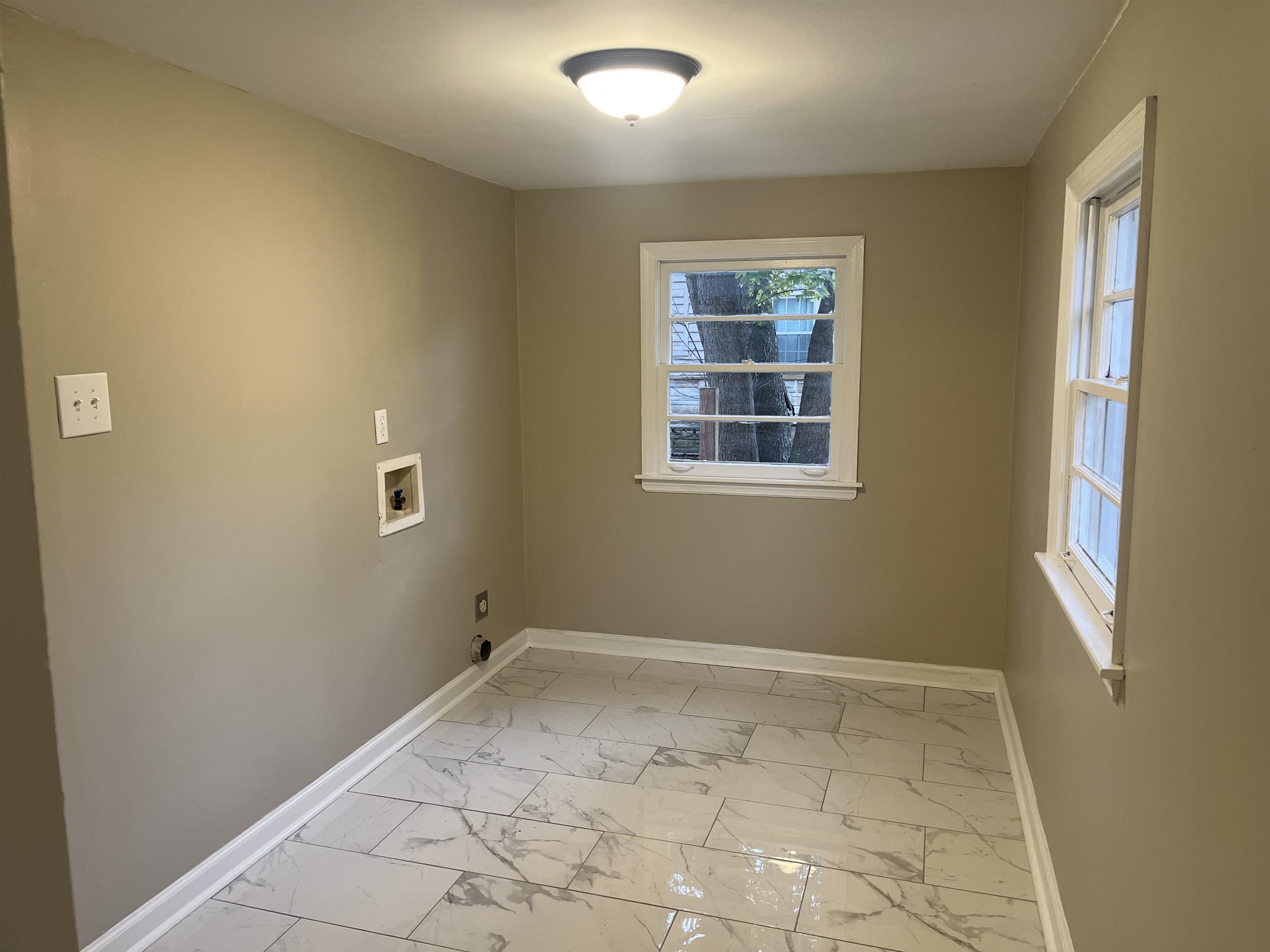 1591 Cherry Road Memphis, TN 38111 - Photo 3 of 8 an empty room with windows