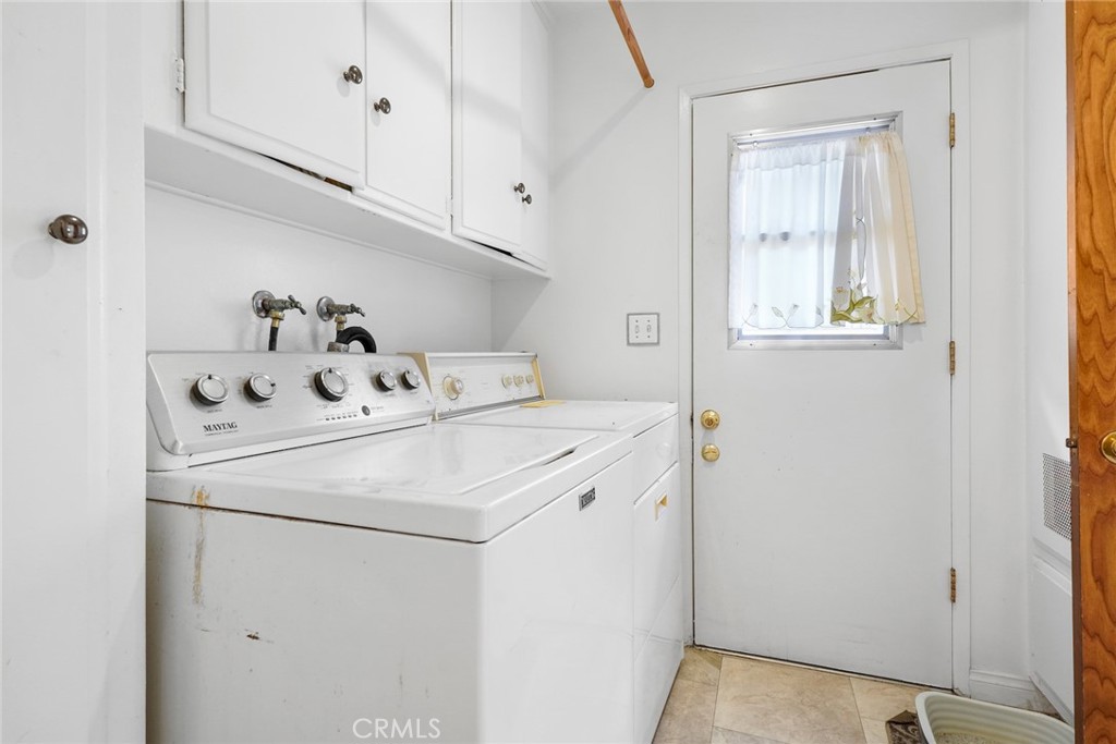 3541 Marna Avenue Long Beach, CA 90808 - Photo 13 of 30 Inside laundry