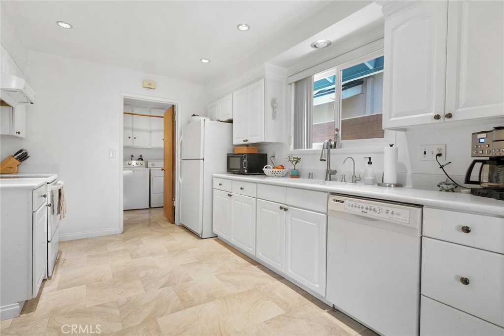 3541 Marna Avenue Long Beach, CA 90808 - Photo 10 of 30 Updated kitchen