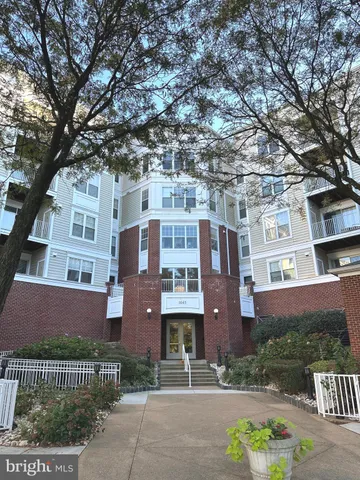 $359,000 | 1645 International Drive, Unit 125, McLean, VA 22102