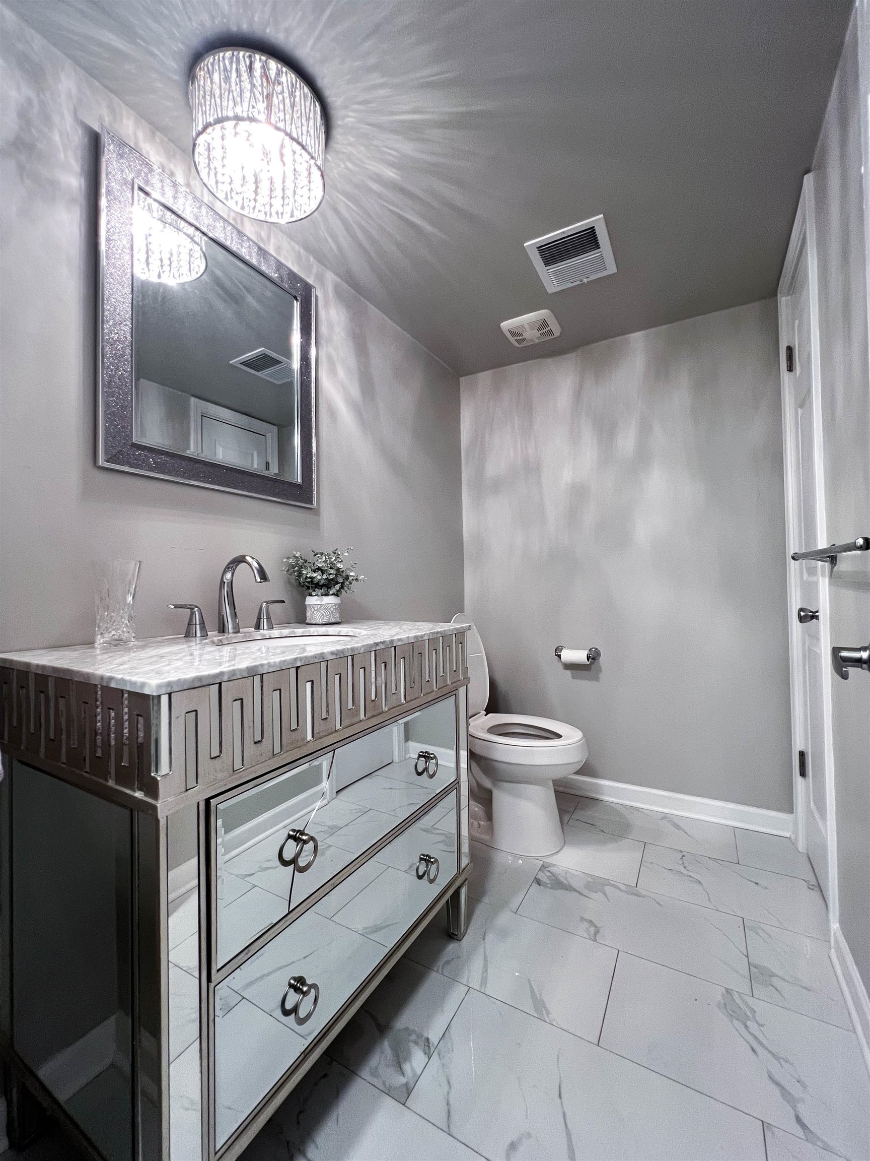 435 South Perkins Road Memphis, TN 38117 - Photo 5 of 21 Bathroom featuring toilet, vanity, and an inviting chandelier