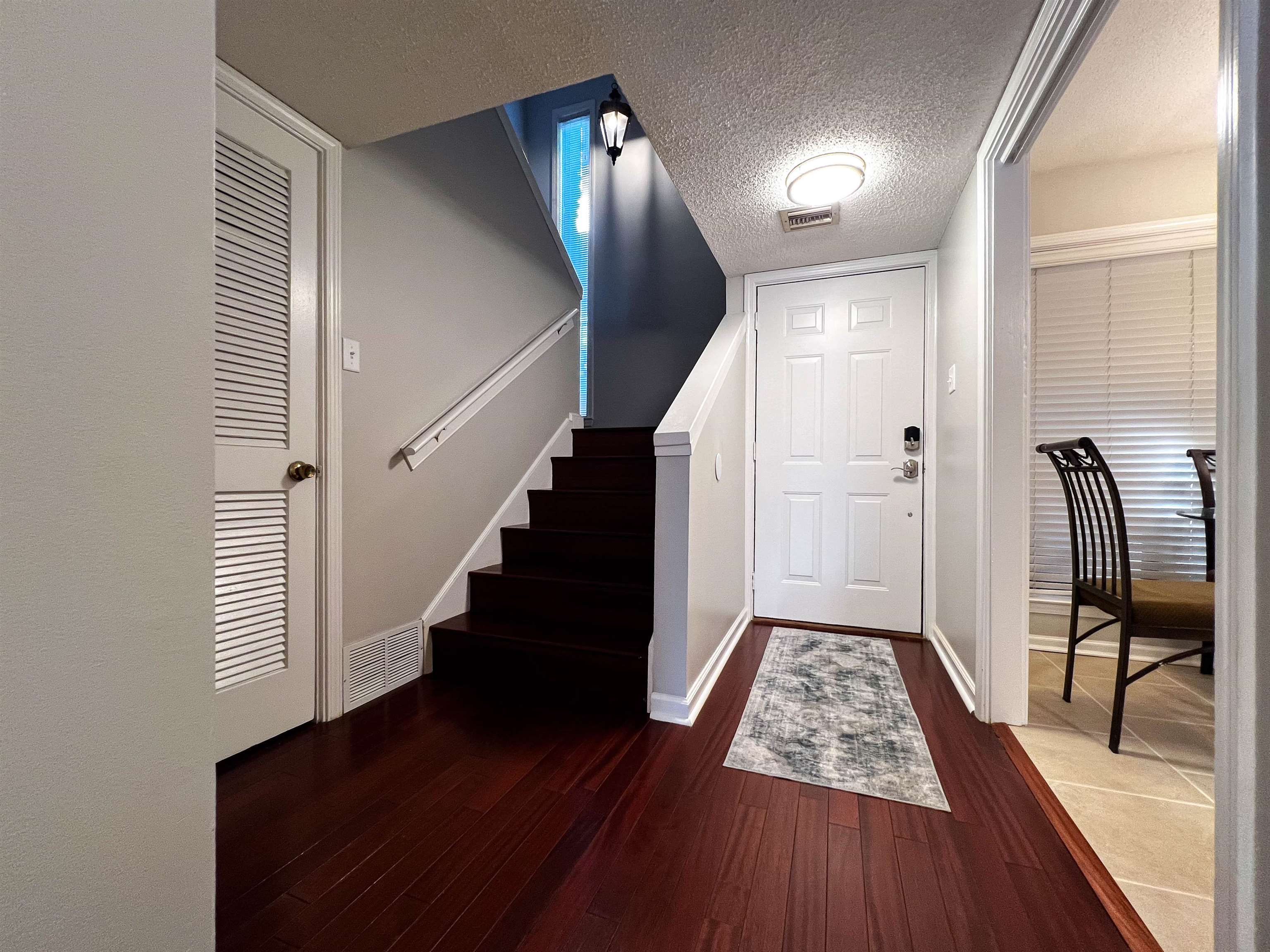 435 South Perkins Road Memphis, TN 38117 - Photo 8 of 21 Foyer with dark hardwood / wood-style floors and a textured ceiling