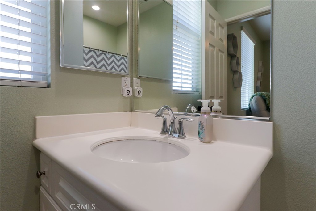 47 Aliso Ridge Loop Mission Viejo, CA 92691 - Photo 31 of 49 3rd bathroom